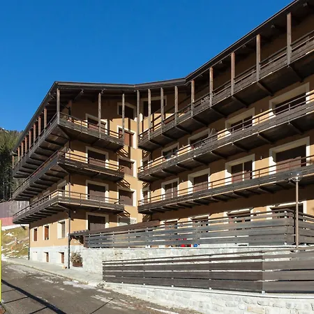 A Campiglio Sulle Piste Da Sci