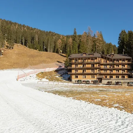A Campiglio Sulle Piste Da Sci Apartment