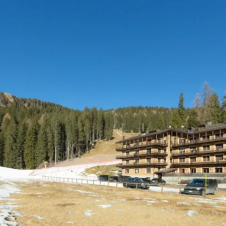 A Campiglio Sulle Piste Da Sci Apartment