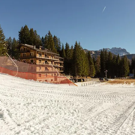 A Campiglio Sulle Piste Da Sci Apartment
